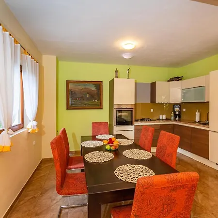 Apartment Maris *