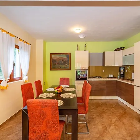 Maris Apartment